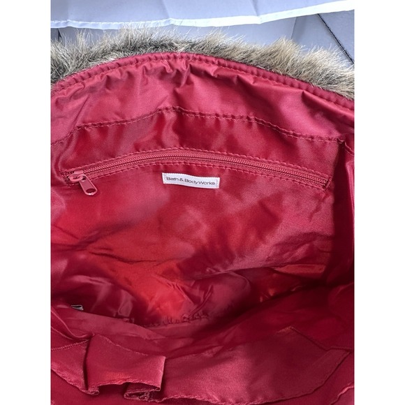 Quilted Red Tote Bag With Faux Trim-Winter Style - Picture 4 of 7